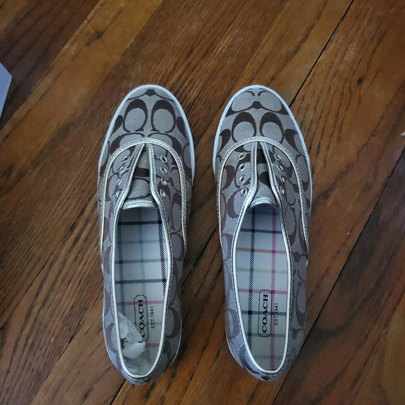 Coach Flats - Picture 3 of 4